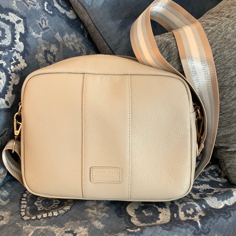 Pom Pom London City Plus Bag. Paid $172 for bag and 3 straps (shown). Like new.